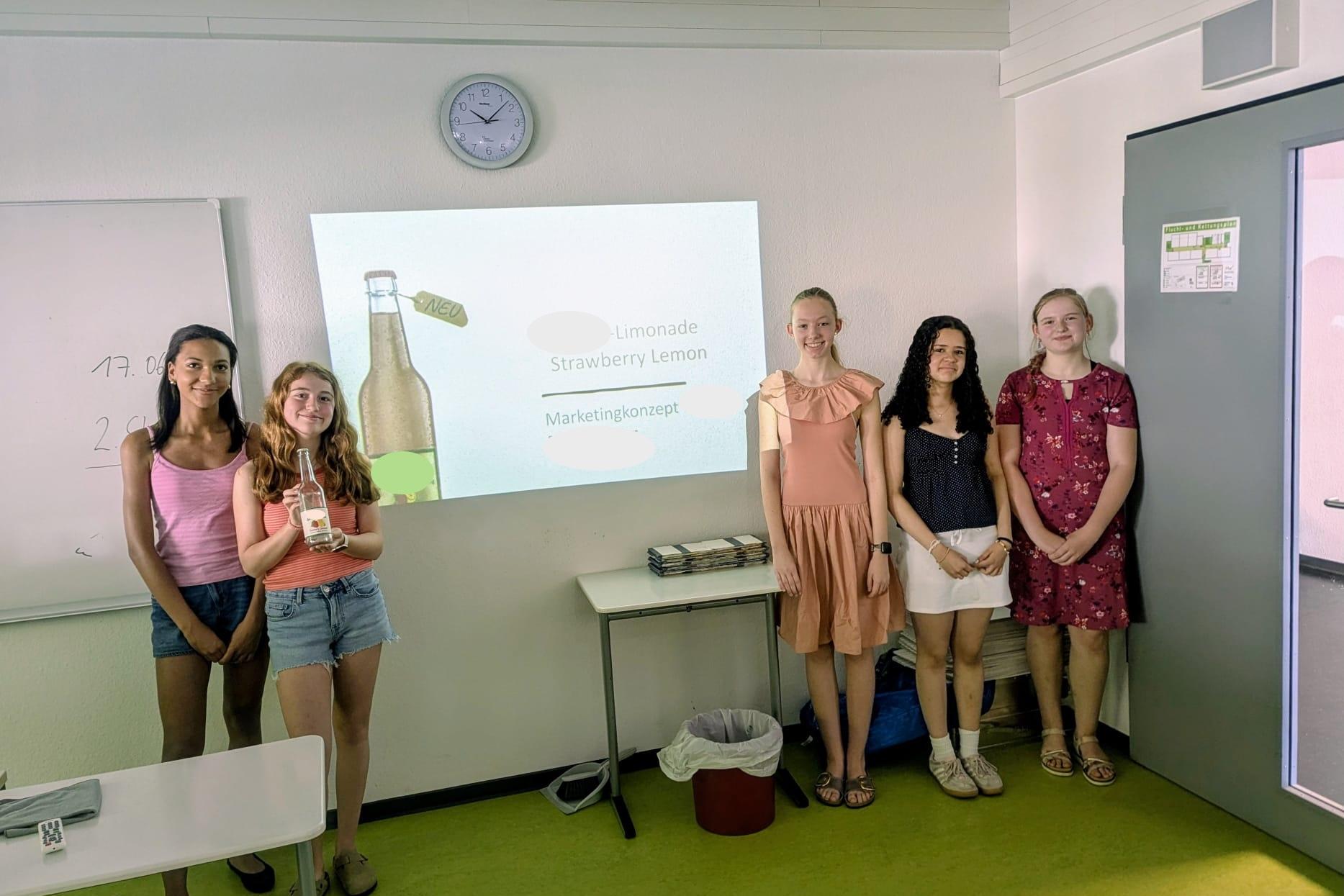 Strawberry Lemonade von Anna, Clara, Helena, Lilli, Charleen