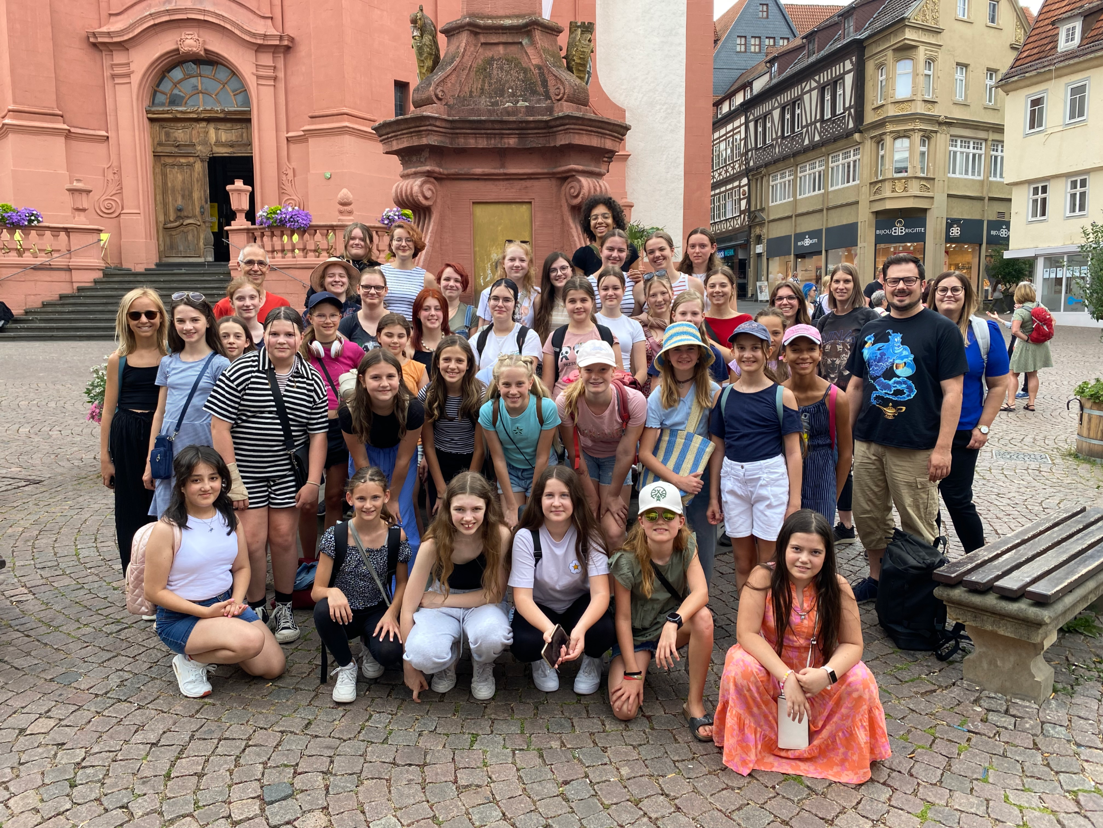 Gruppenfoto vor der Stadtpfarrkirche in Fulda